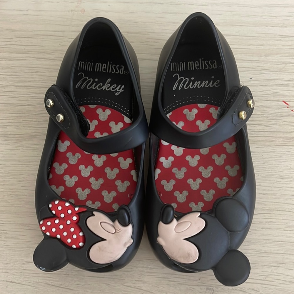 Kissing Mickey and Minnie shoes